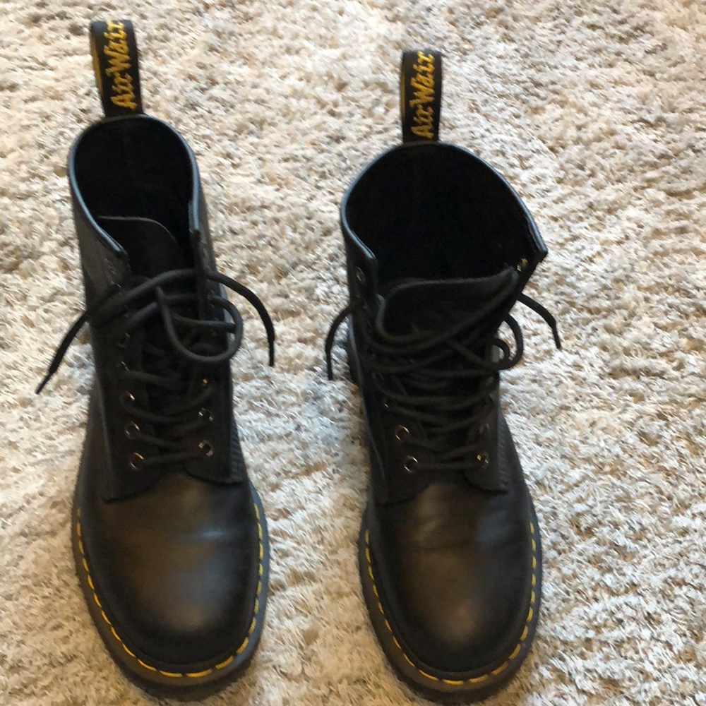Dr. Martens
1460 Smooth 8 Eye Boot - Black